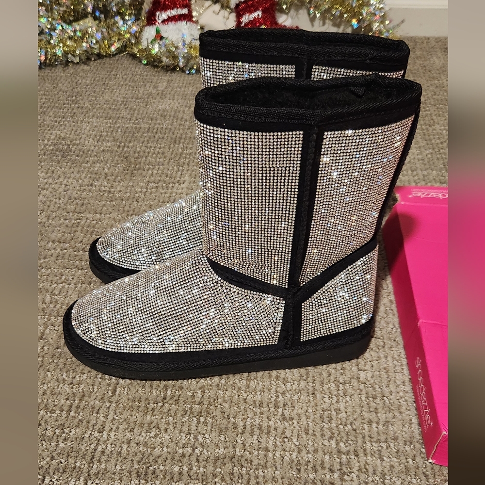 Shoe dazzle Women fuzzie dazzler boots - Picture 2 of 10